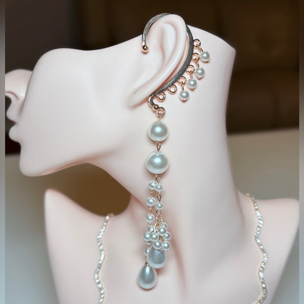 ⚜️ White Pearl Cascade Earrings - Picture 4 of 6
